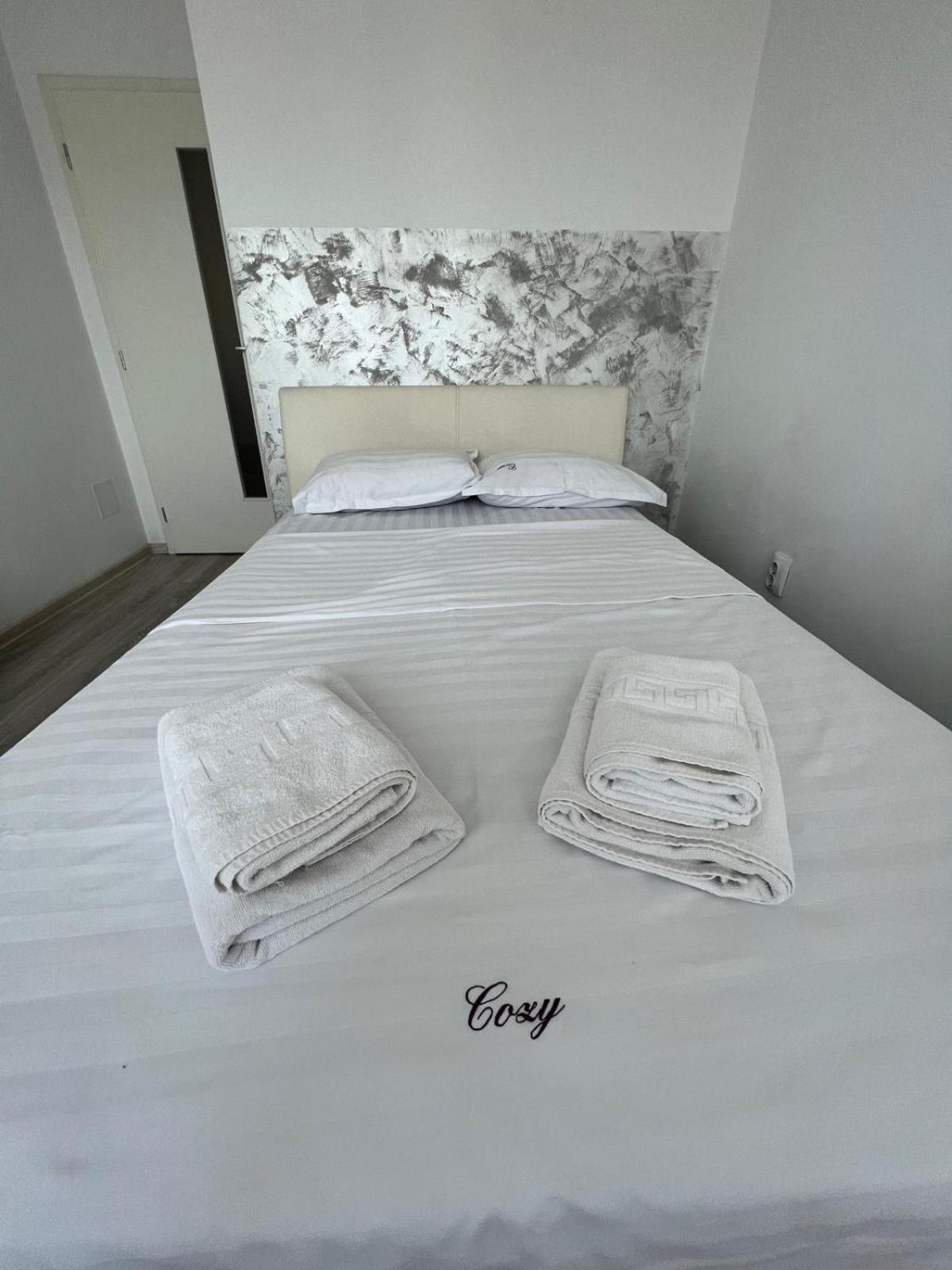 Cozy 3 Bedroom Apartments In Centre Of Iasi Palas Mall Kültér fotó